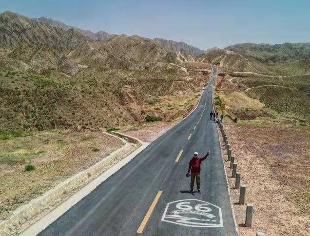 宁夏银川8天腾格里沙漠露营五湖穿越66号公路梦幻谷贺兰山水洞沟