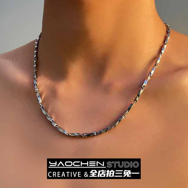 Wearable Möbius ring titanium steel necklace in the shower, men's trendy niche design, cold style hip-hop couple clavicle chain