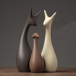 Creative Nordic-Style Figurines for a Family of Three, High-End Niche Living Room Atmosphere Art Desktop Decorations