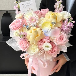 Give Your Girlfriend a 520 Valentine's Day Bouquet Gift for Graduation Season, Eternal Soap Flower Hug Bucket, Mother's Birthday Gift for Girls