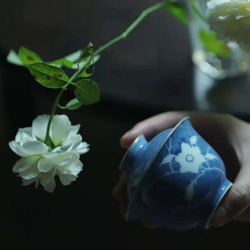 I子御熹 景德镇云木在洒蓝釉留白栀蓝花