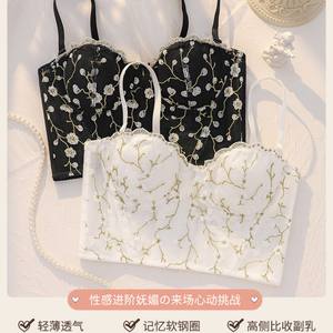 Big breasts showing small underwear female ultra -thin models in summer shrinking chest reduction and upper parallel breasts on the bottom of the anti -drooping bra
