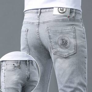
High-end European version silver-gray jeans for men, business casual, versatile, slim fit, small feet, Tencel drape, light-colored trousers for men