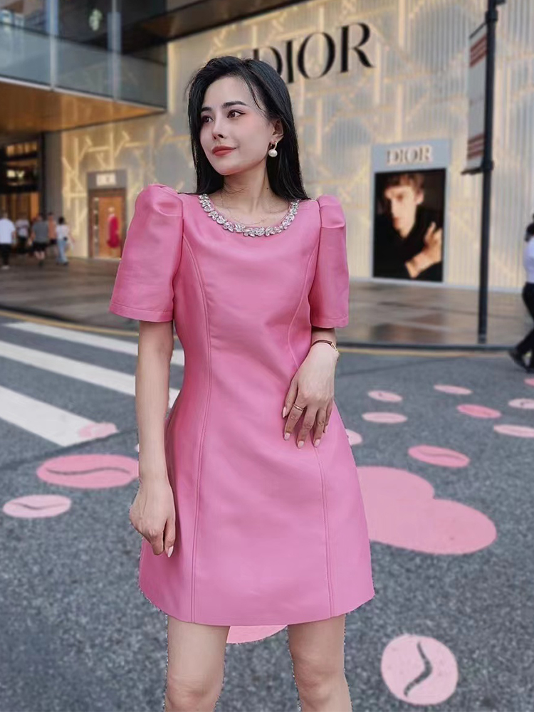 Váy Đầm Liền Thân Nữ Trông Trẻ Hơn Tuổi Hàng Mùa Hè