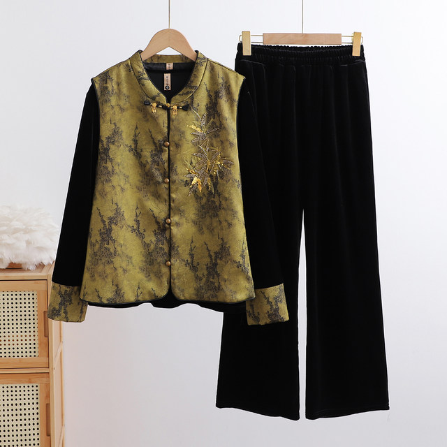 Middle-aged mother autumn suit velvet fashionable middle-aged and elderly women's new spring and autumn clothes new Chinese style three-piece set