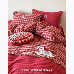 At This Moment, I Am Picking up a Four-Piece Set of Cotton Patchwork Embroidered Cartoon Plaid Yarn-Dyed Washed Cotton Bedding, Including Sheets and Fitted Sheets