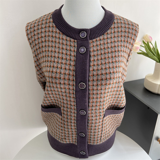 Grandma's autumn and winter velvet thickened sweater jacket for middle-aged and elderly women's warm clothing wife's mother's knitted wool cardigan