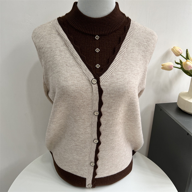 Mom pretend to be winter with velvet thick sweater female wool tops in autumn and winter, middle -aged and elderly fake two knitted bottoming shirts
