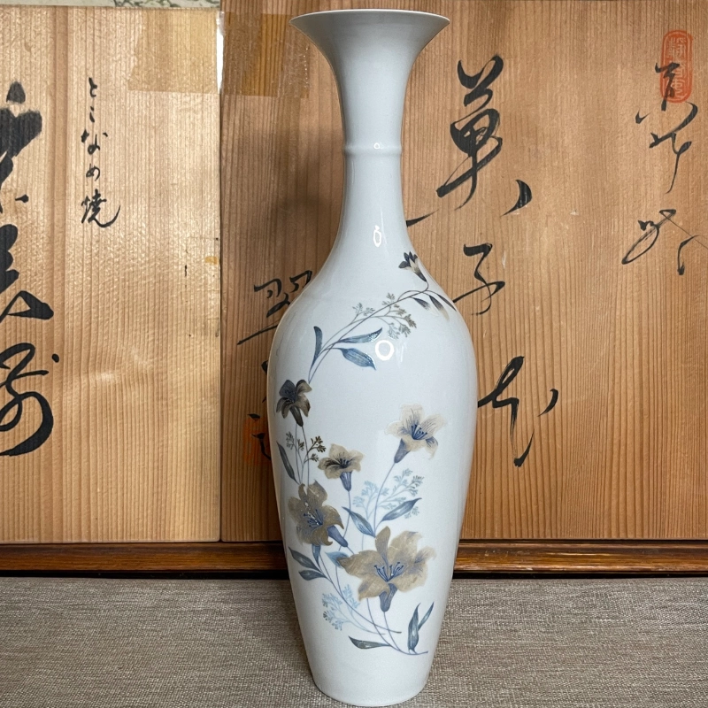 1844 平安橘吉　青花唐草　双耳花瓶 1844 平安橘吉 青花唐草 双耳花瓶