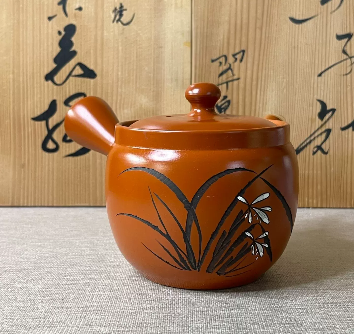 茶道具　白磁　暗刻花卉文小壺　茶入　茶壺 茶道具 白磁 暗刻花卉文小壺 茶入 茶壺