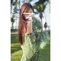 Island Resort Style Green Floral Dress for Women, Spring and Summer 2026 New Model, Off-Shoulder, Waist-Cinching, Stunning Short Dress