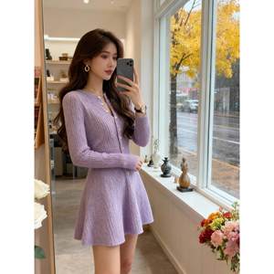 
Gentle style purple V-neck knitted dress for women 2025 autumn and winter new design waist A-line short skirt for small people