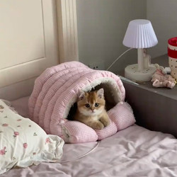Winter Cat and Dog Kennel, Enclosed and Secure, Warm in Winter, Fleece-Lined, Cold-Proof, Cat Sleeping Bag, Wrap-Around Pet Bed
