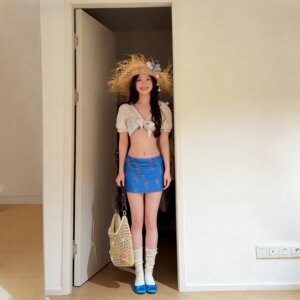 
Blue flower swimsuit for women in hot spring private bath, sweet and pure bikini, seaside beach split four-piece swimsuit