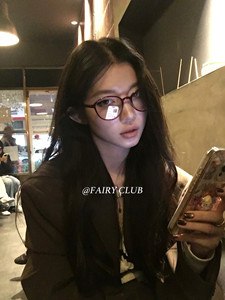 
Retro fashionable square and round red glasses for women with myopia can match the high-end feeling ultra-light TR large round frame eye frame