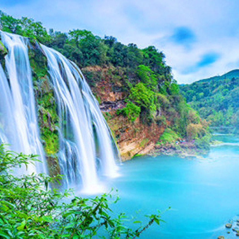 贵州贵阳出发黄果树+荔波+西江千户苗寨+镇远+梵净山6天5晚跟团游