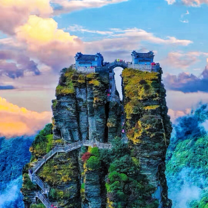 贵州旅游黄果树 西江苗寨小七孔镇远古镇梵净山6天5晚跟团游