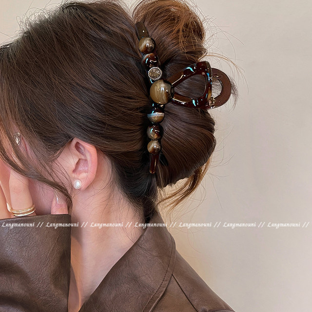 Temperament light luxury round beads high-end gripping clip for women with large hair volume back head shark clip large hair clip 2025 new style
