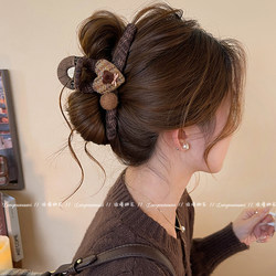 Bear-Shaped Heart Plaid Hair Clip for Women, High-End Large Shark Clip, 2025 New Cute Hairpin, Back of the Head Hair Accessory