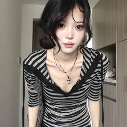 Korean Style Striped Hooded Sweatshirt Long-Sleeve T-Shirt for Women, Early Autumn Slim-Fit Design, Slimming, Retro Versatile Top