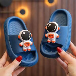 
Mengguo Lane cute astronaut children's sandals and slippers for summer, non-slip soft bottom, indoor and outdoor wear, bathroom beach sandals and slippers