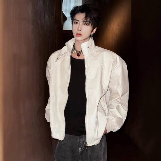 
White short shoulder pad jacket men's high-end and handsome silhouette motorcycle pu leather jacket street male model wear