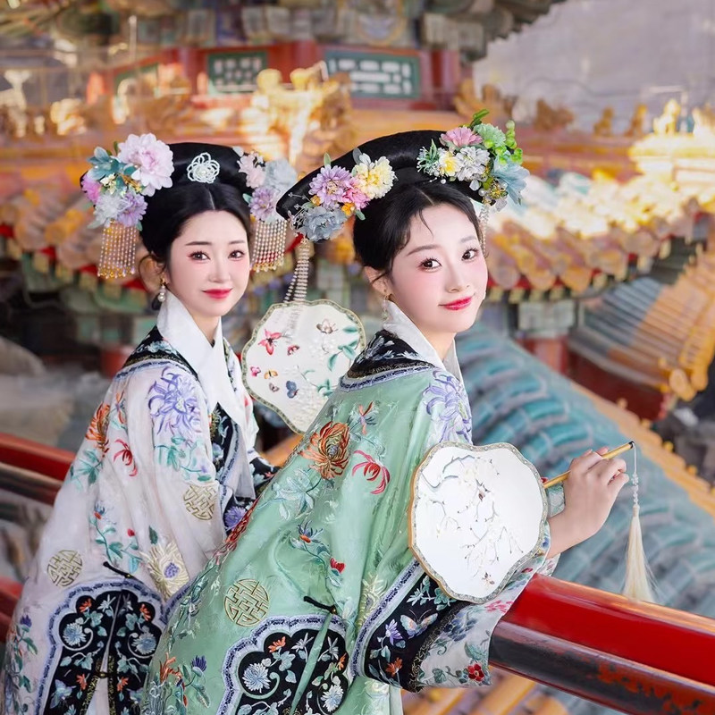 希尔顿小团含机票沈阳到北京旅游5天4晚跟团游故宫恭王府升旗长城