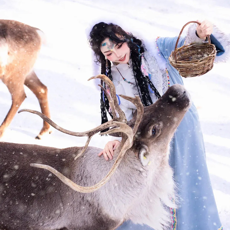 东北私家小团漠河北极村大兴安岭旅游4天3晚滑雪驯鹿白桦林圣诞村