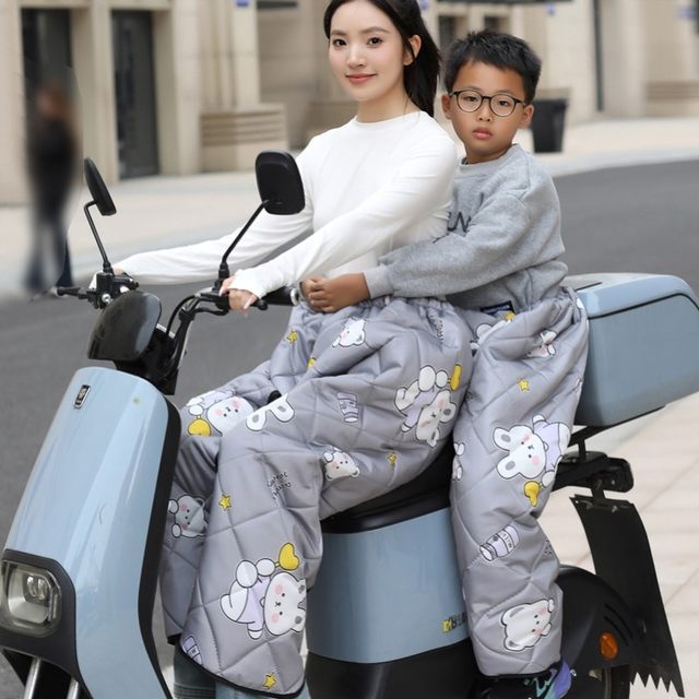 Electric vehicle and motorcycle windshield, rear seat straddle, warm knee pads, leg guards, windshield skirt, thickened waterproof and windproof apron