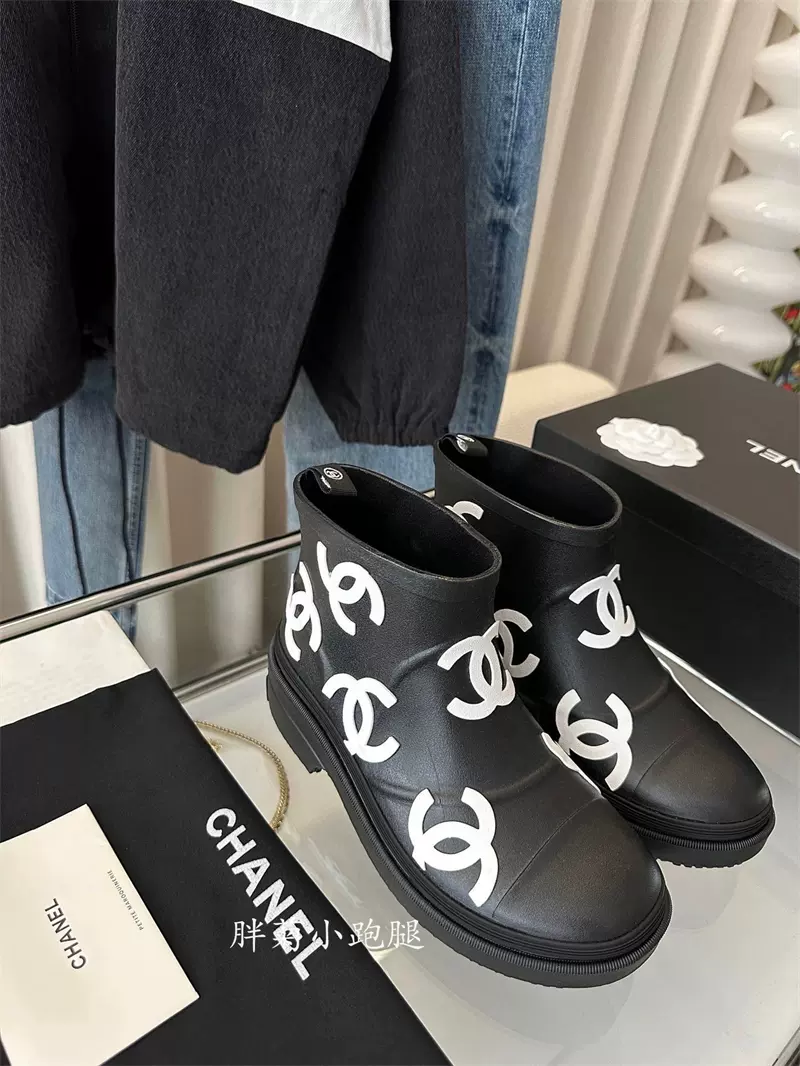 Chanel/香奈儿jennie金珍妮同款双C字母满logo短筒雨靴中筒靴-Taobao