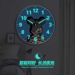 Simple and Stylish Bear-Themed Creative Clock, Wall Clock for Living Room, Entrance Hall, Light Luxury Fashion Wall Clock, Modern and Elegant Decoration
