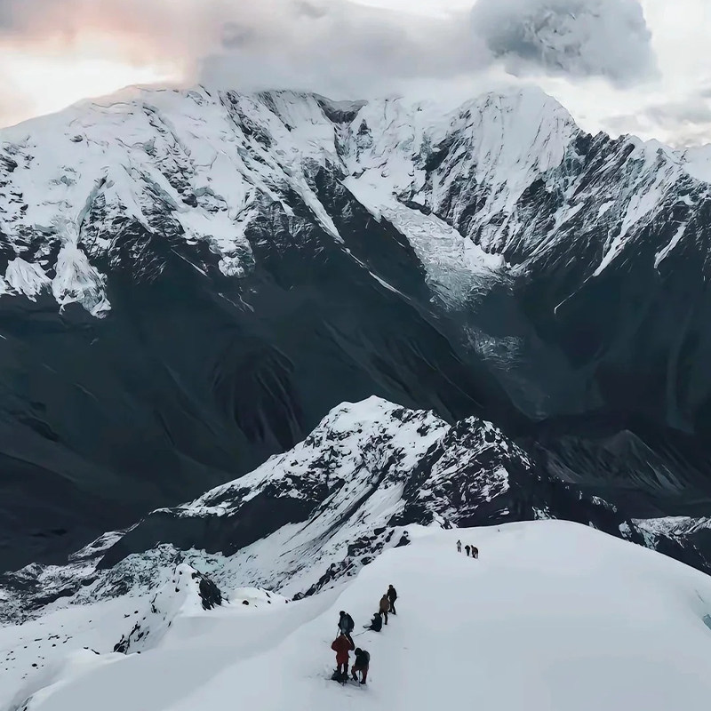 云南迪庆香格里拉哈巴雪山徒步登顶 1V1向导协助登顶 纯玩无购物