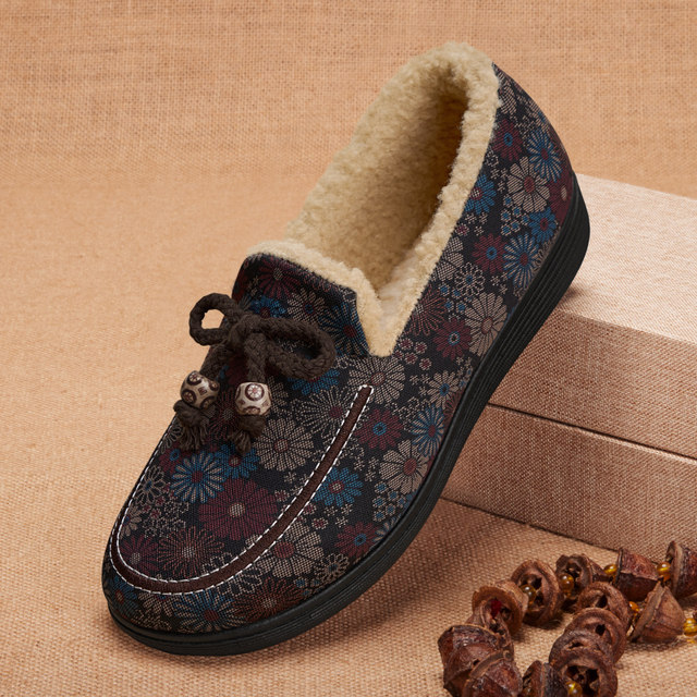 Old Beijing cloth shoes women's cotton shoes plus velvet 2025 elderly winter middle-aged and elderly anti-slip comfortable old lady mother cotton boots