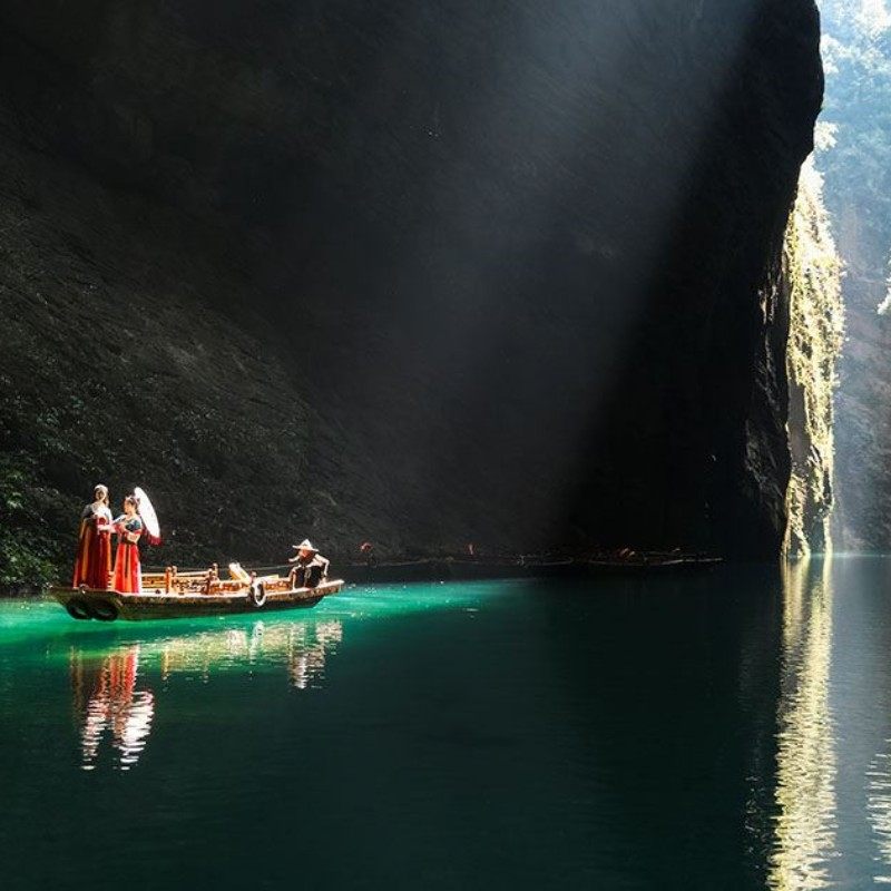 恩施网红悬浮船&鹤峰屏山大峡谷一日游&体验玻璃海可选36人团