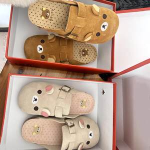 
Cute relaxed bear Birken Slippers for women 2025 spring new thick-soled lazy toe half-slippers retro single shoes for women