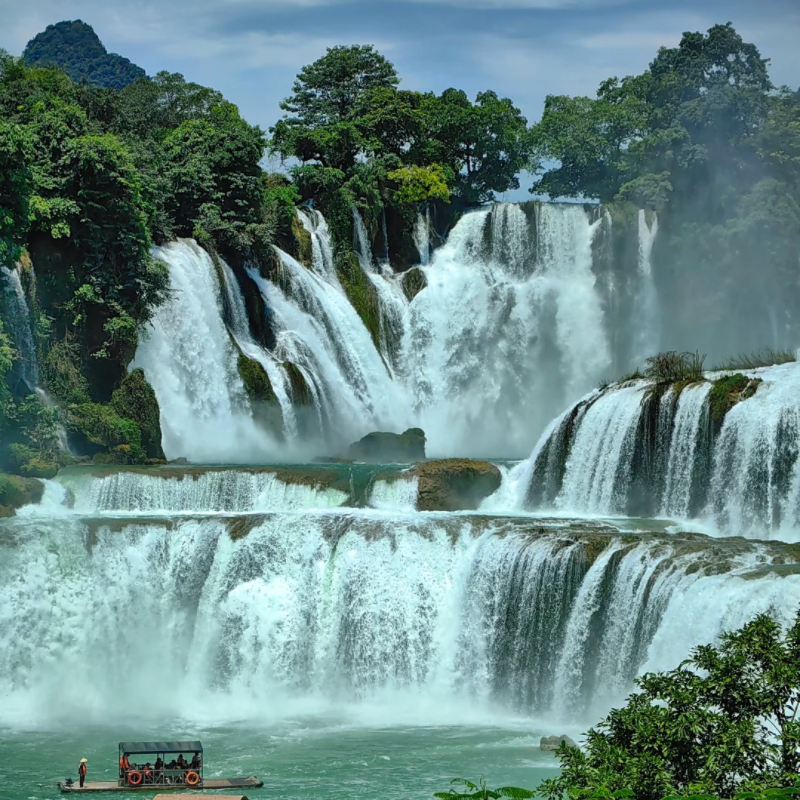 崇左6天5晚 德天瀑布+峒那屿湾+龙宫仙境+友谊关+明仕田园竹筏