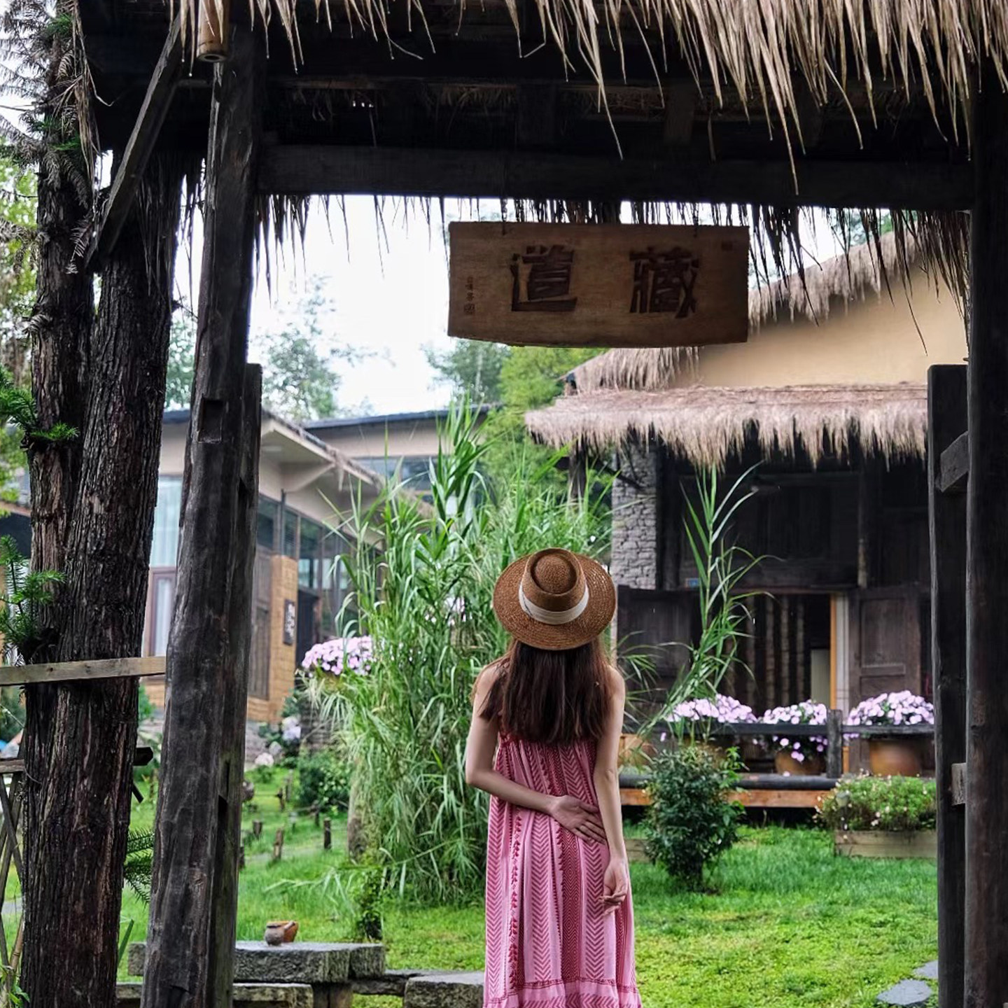 云南芒市瑞丽腾冲6天5晚跟团游勐巴娜西珍奇园大金塔银杏村旅游