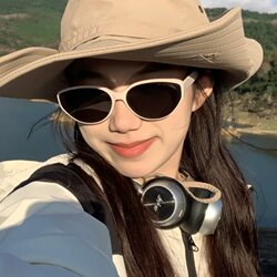 Pink Cat-Eye Sunglasses for Women, Summer 2026 New Style, High-End, Uv Protection, White Frame, Suitable for Round Faces, Beach Sunglasses