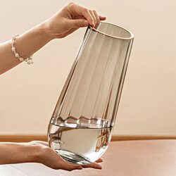 Light Luxury Water Drop Glass Vase with a High-End Feel, Transparent for Flower Arrangements and Water-Cultivated Plants Like Lucky Bamboo and Roses, Specifically Designed for Living Room Decoration