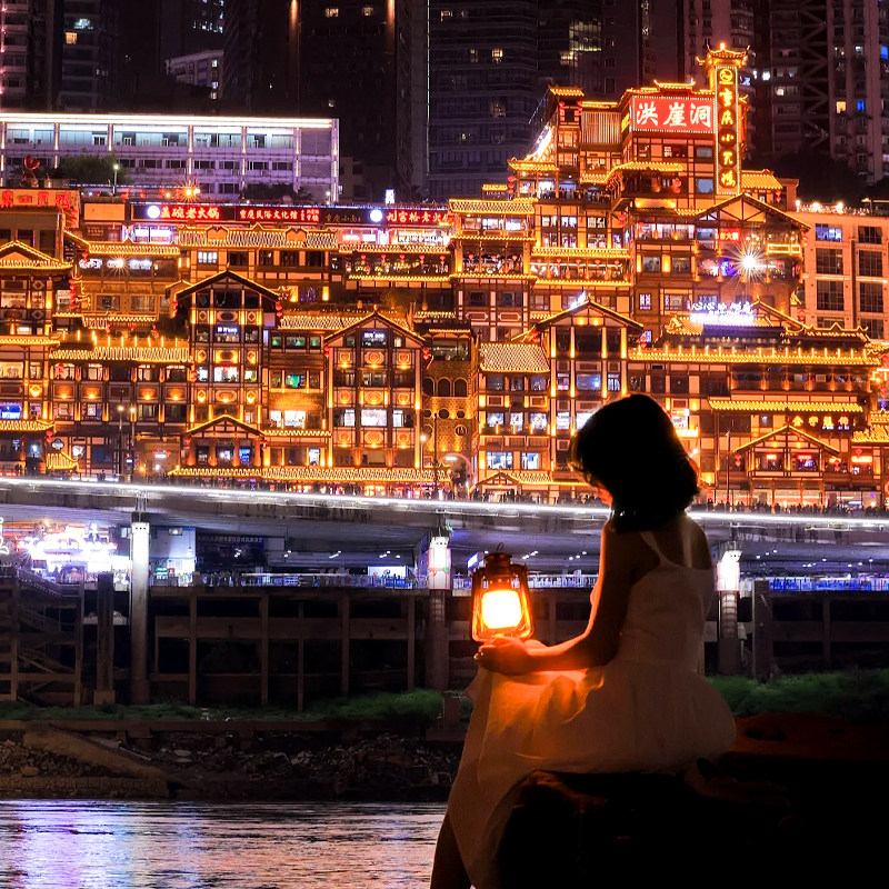 【含往返机票】重庆旅游5天4晚跟团游李子坝洪崖洞三桥仙女山小团