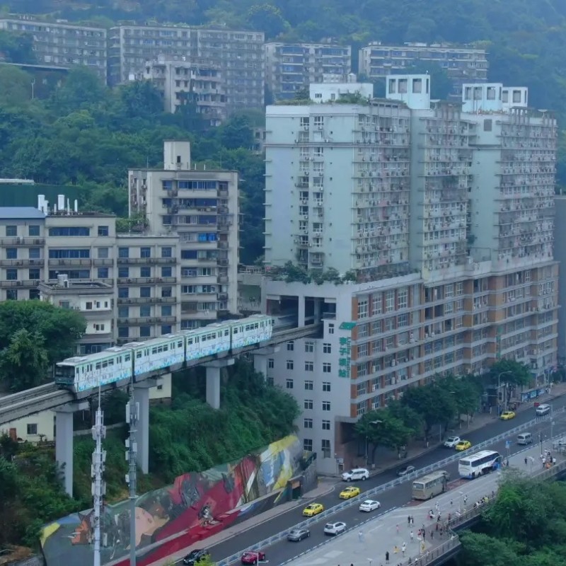 李子坝轻轨穿楼+怀旧轮渡+长江索道+三峡博物馆+洪崖洞1日包车游