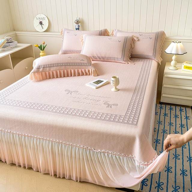 Class A mother-child grade iced bean mat three-piece set gradient bed skirt summer ice silk mat machine-washed household mat