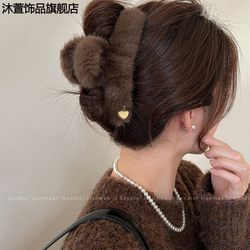 Large Plush Claw Clip, Autumn and Winter 2025 New Style Hair Clip for Women, High-End Shark Clip, Plush Hair Accessory for the Back of the Head
