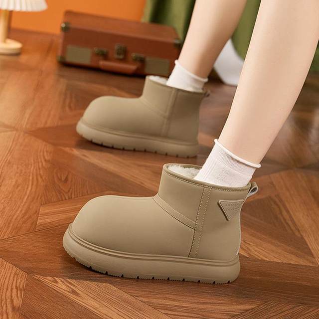 
Leather capibara snow boots for women 2024 winter new style mid-calf versatile warm large toe bread shoes short boots
