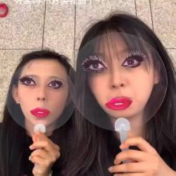 Flaming Red Lips Print Fan, Old Beijing Sweet and Sour Girl Style, Fan for Group Photos, Atmosphere-Relieving, Super Cute Fan, Quirky