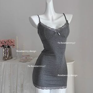 
Roseberry R.R. Sexy lace hip skirt with breast pad showing off his body. Slim hot girl's nightgown