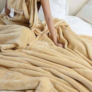 
A mother's afternoon baby blanket grade flannel blanket thickened winter sofa sleeping office blanket four types of seasons XQO universal