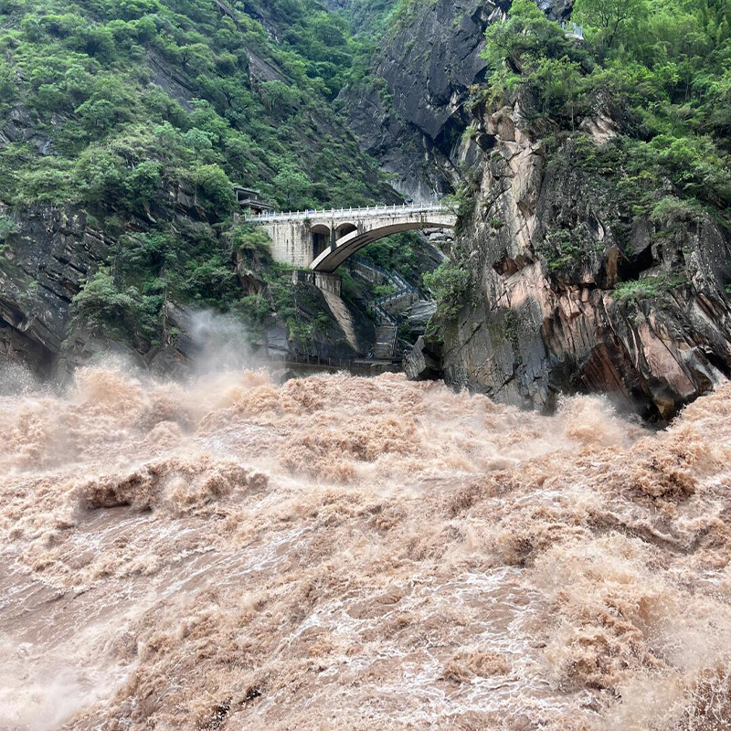 云南丽江香格里拉虎跳峡高路徒步一日游 纯玩无购物 天天发团