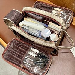 Three-Layer Large-Capacity Cosmetic Bag for Women, Portable Travel Waterproof Cosmetic Storage Bag, Multi-Functional Partitioned Toiletry Bag