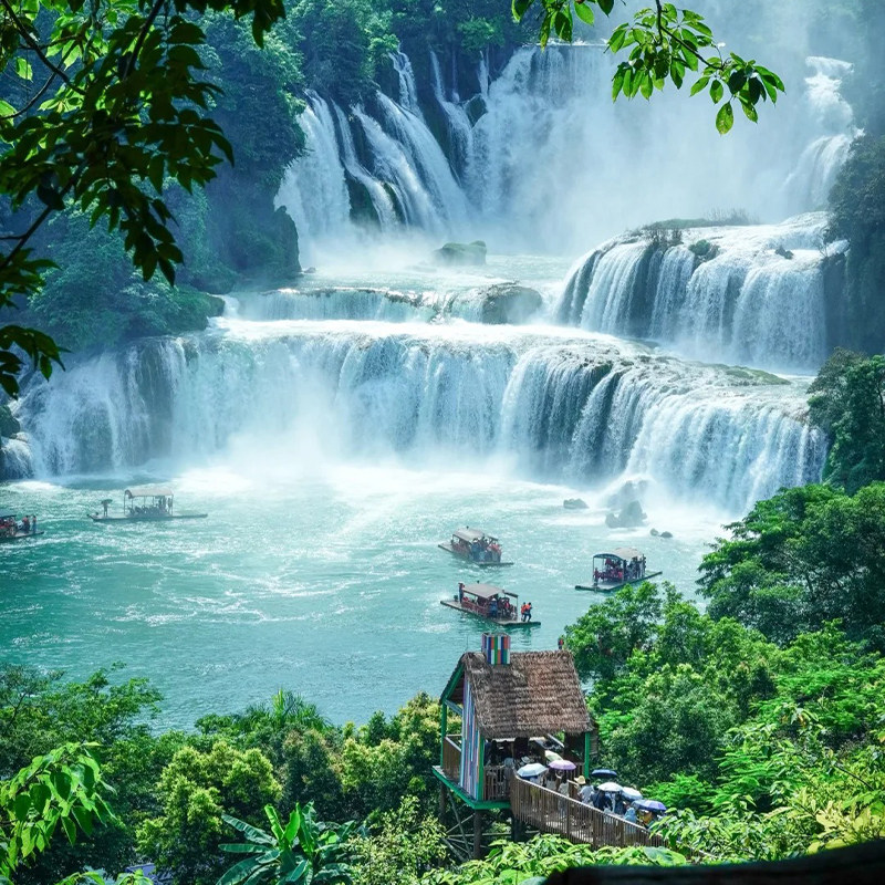 广西百色往返通灵峡谷+德天瀑布+鹅泉+明仕田园+龙宫2-6人团3日游